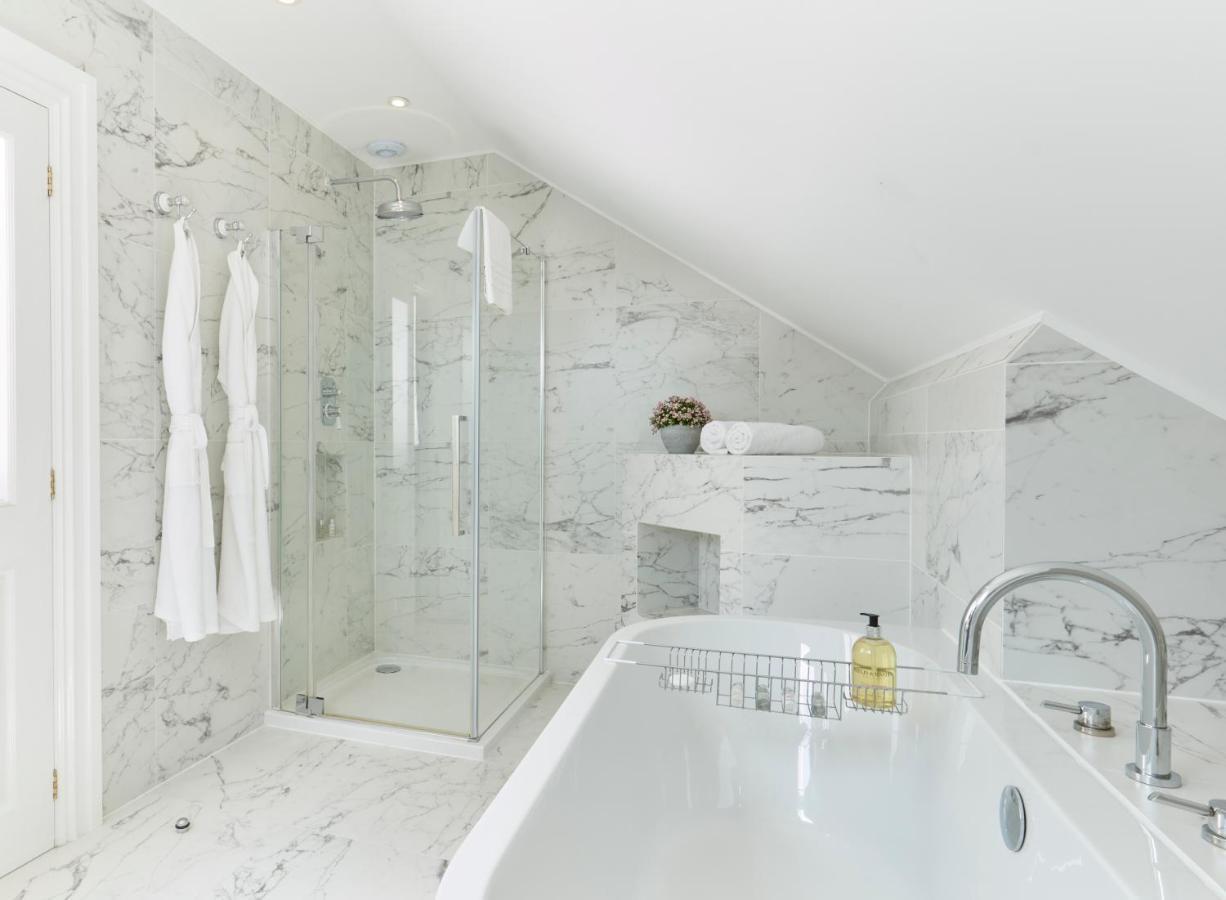 Bathen House Boutique Hotel Exterior foto A modern bathroom